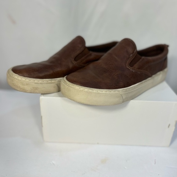 Old Navy Boy’s Faux Leather Brown Slip-Ons Sneakers Size 3 - Picture 3 of 8